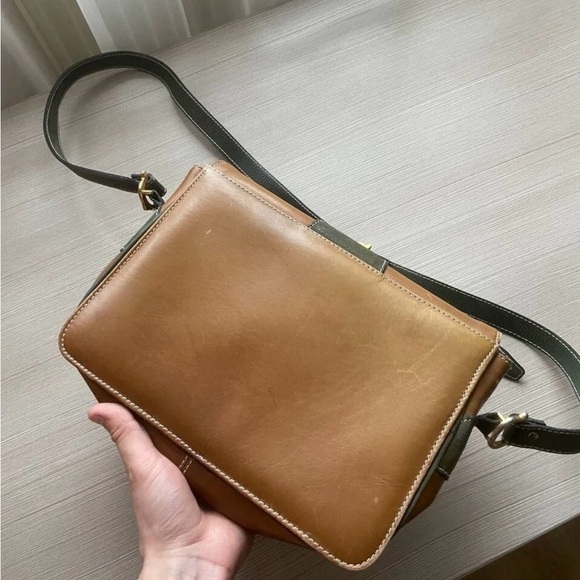 Cartier vintageTan/ Green Nubuck detailing  Leather luxury classic messenger Bag - Picture 4 of 11